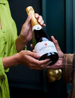 Rathfinny Classic Cuvée Brut Sparkling Wine 2018 Giftbox 750ml -Boutique Gourmet Store R03907322 ALT01