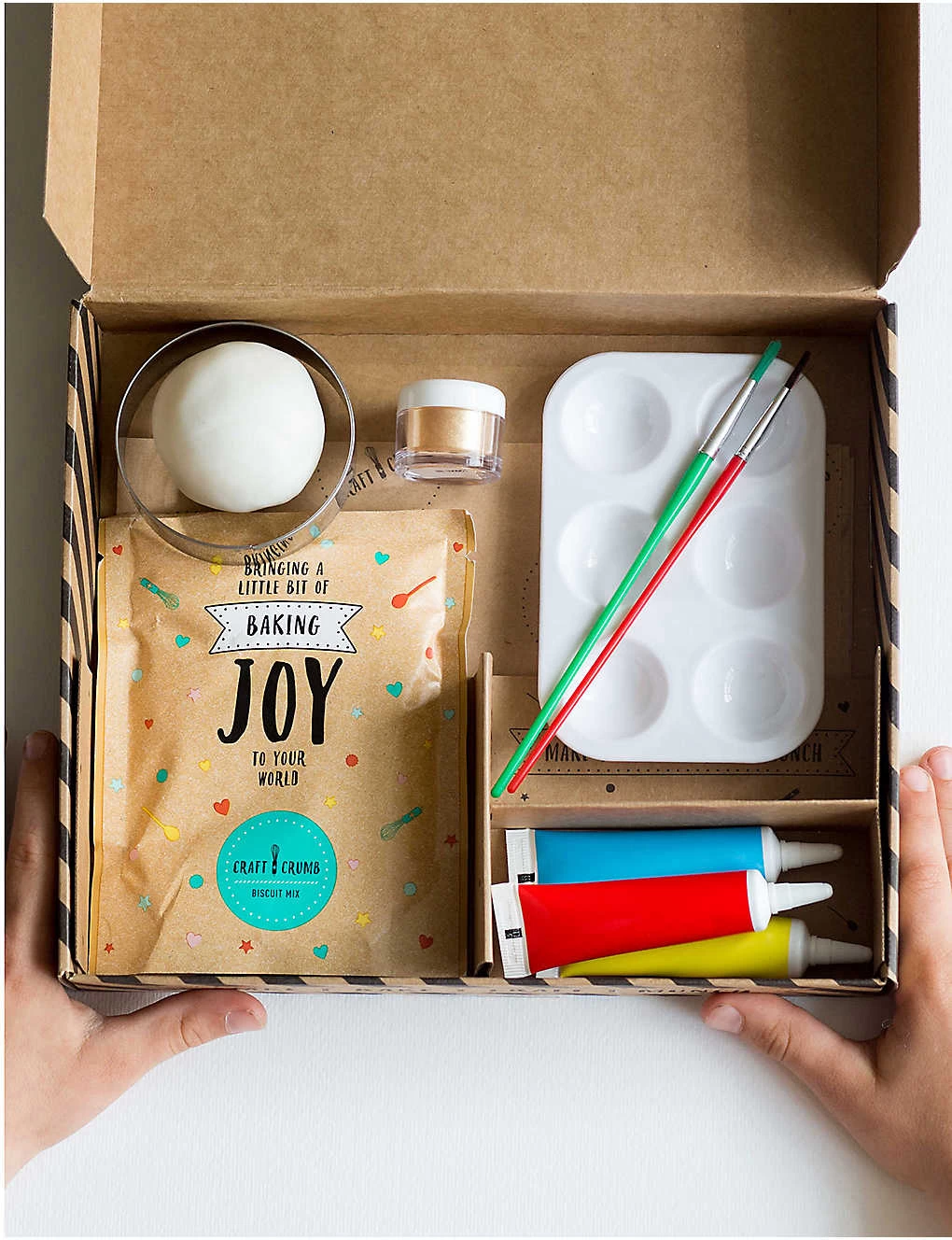 Craft & Crumb Little Artisan Biscuit And Craft Kit 900g 4 Craft & Crumb Little Artisan Biscuit And Craft Kit 900g - Image 2