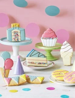 Birthday Iced Biscuit Tin 150g -Boutique Gourmet Store R03956902 ALT02