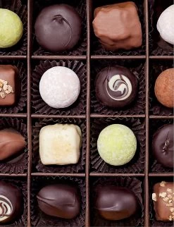 Milk, Dark And White Chocolate Selection Box 25 Pieces 300g -Boutique Gourmet Store R04093935 ALT02