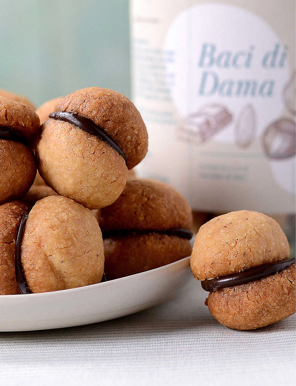 Delicario Baci Di Dama Biscuits 220g 4 Delicario Baci Di Dama Biscuits 220g - Image 2