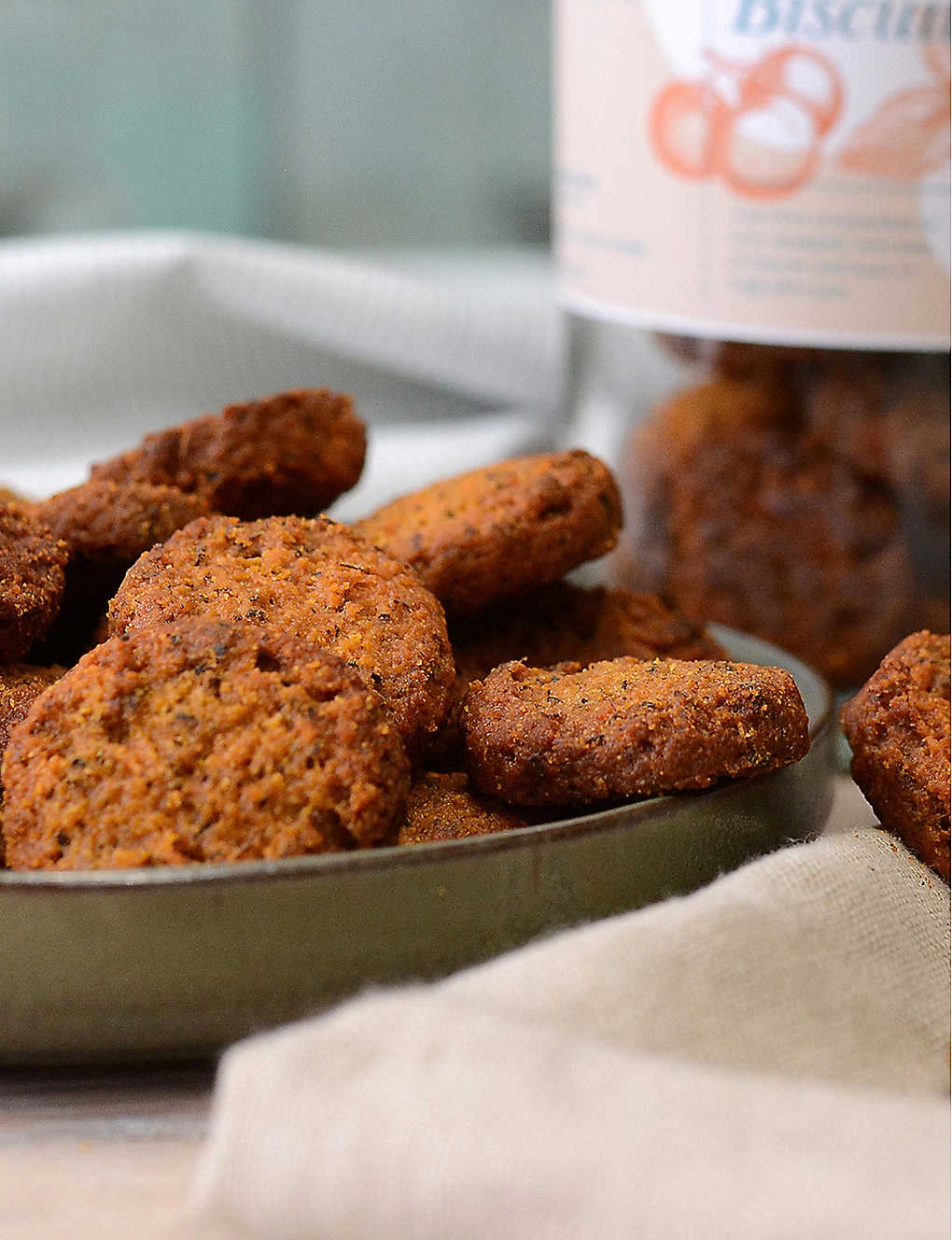 Delicario Tomato And Basil Biscuits 230g 5 Delicario Tomato And Basil Biscuits 230g - Image 3