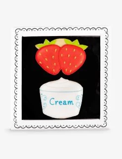 Strawberries & Cream Vanilla Iced Biscuits 30g